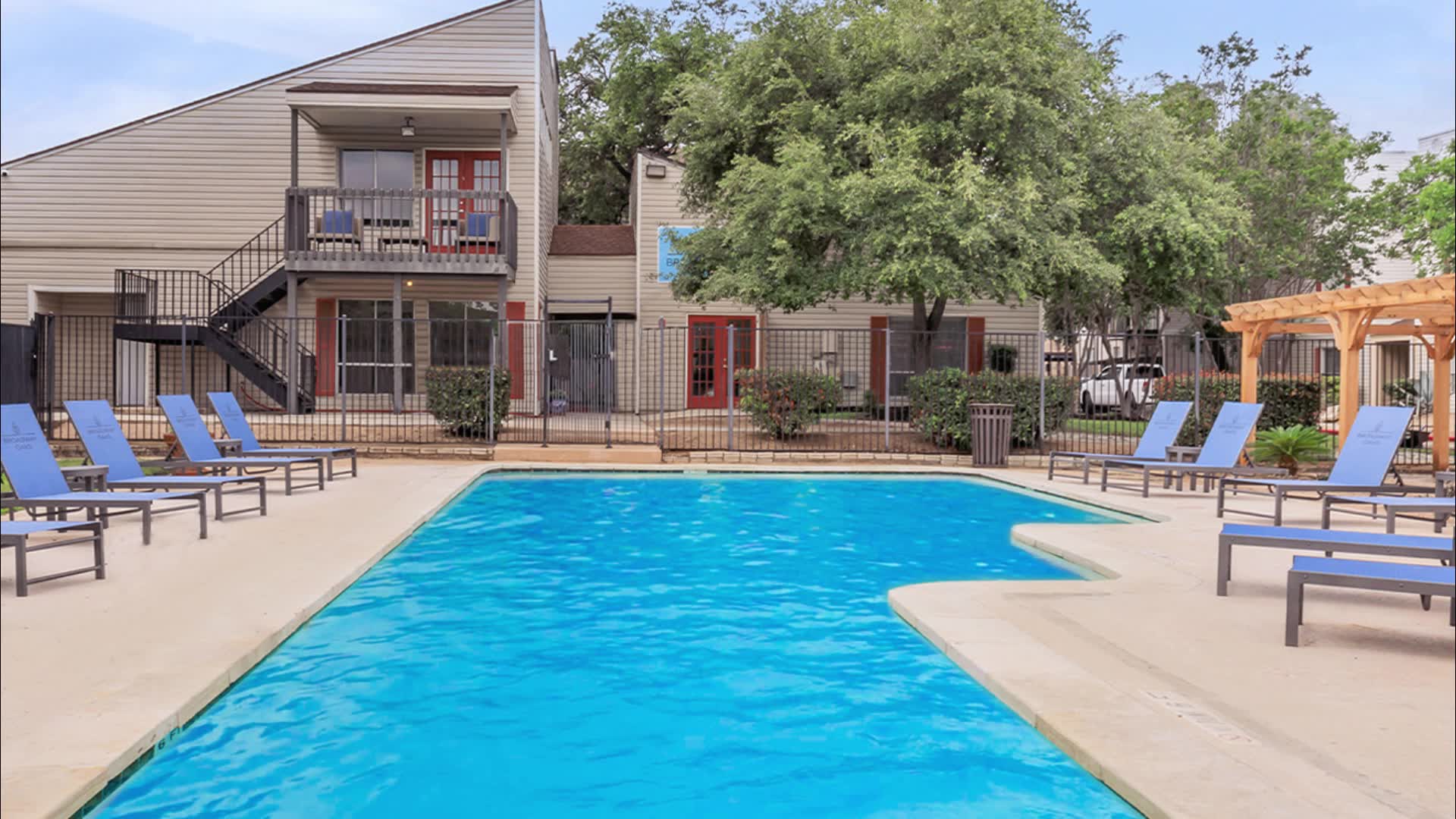 Broadway Oaks Apartment Living in San Antonio, TX