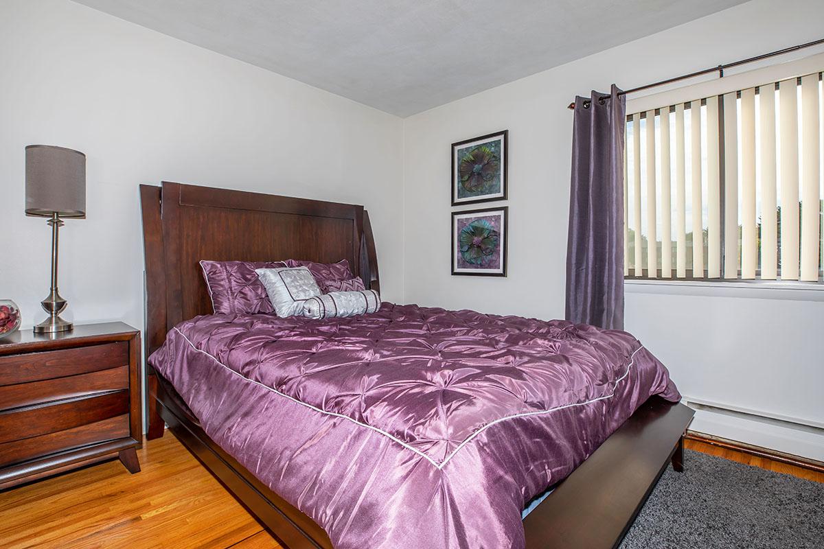 ELEGANT BEDROOM AT GREECE COMMONS