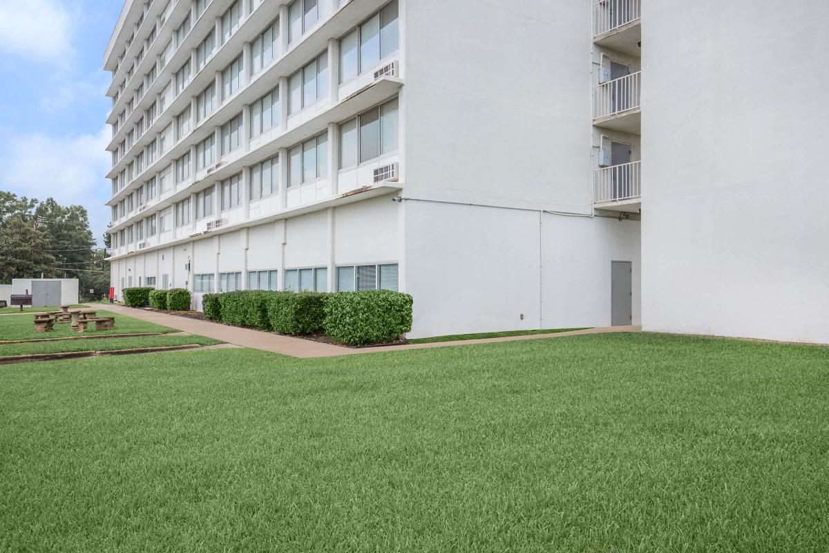 MANICURED LANDSCAPING