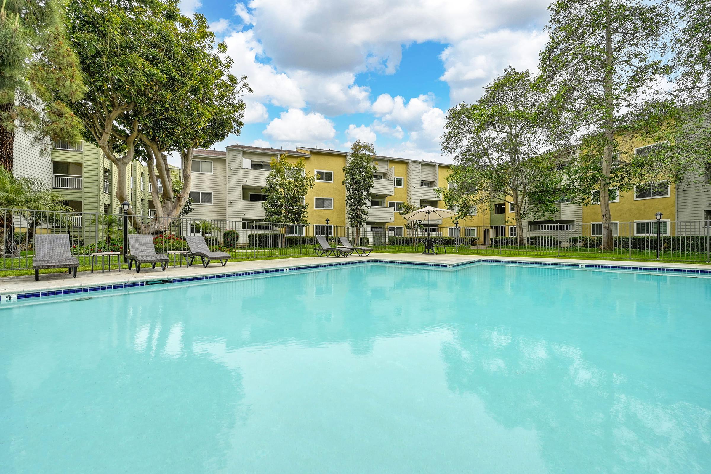 Elán Cardiff By the Sea Apartments