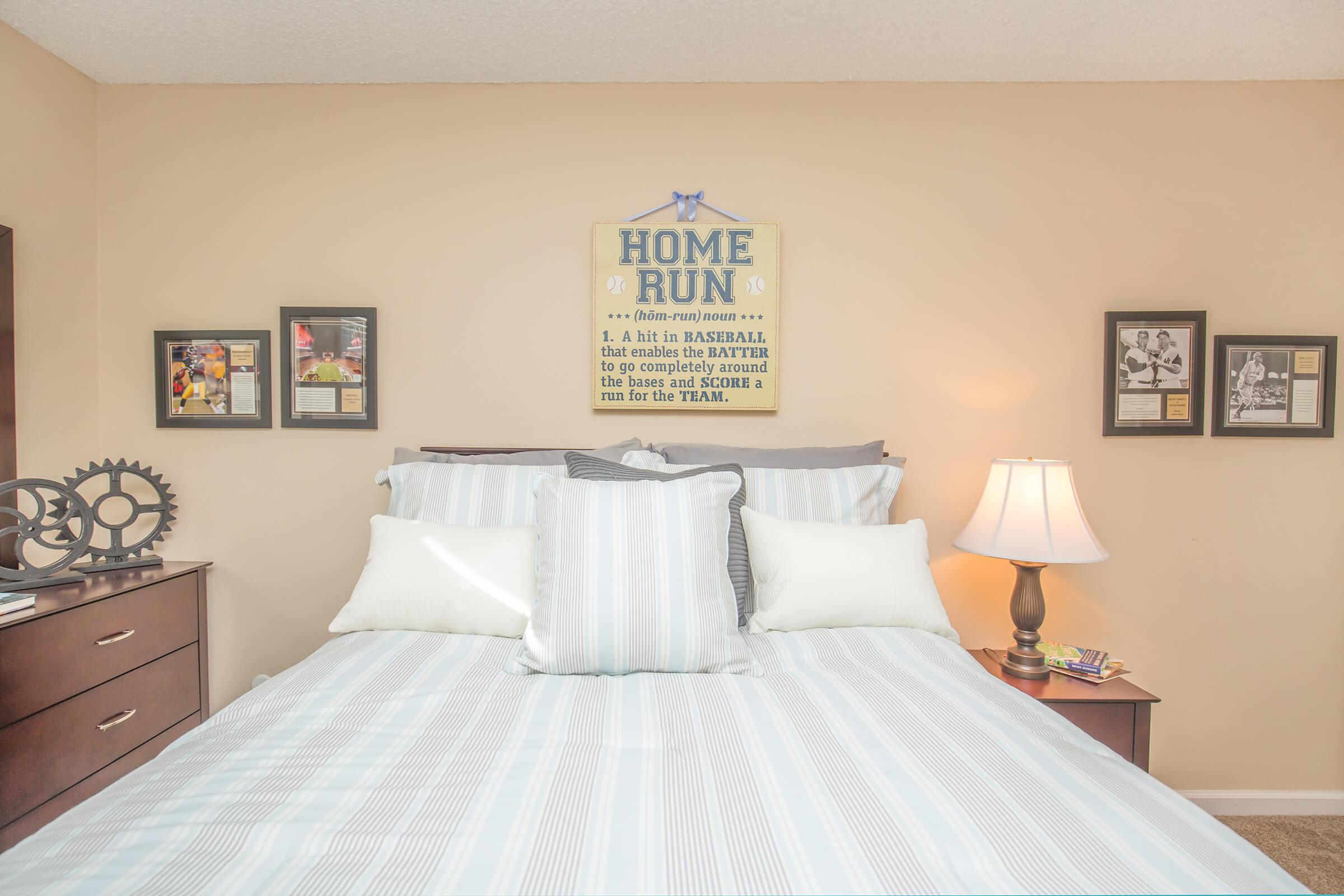 a bedroom with a bed in a hotel room