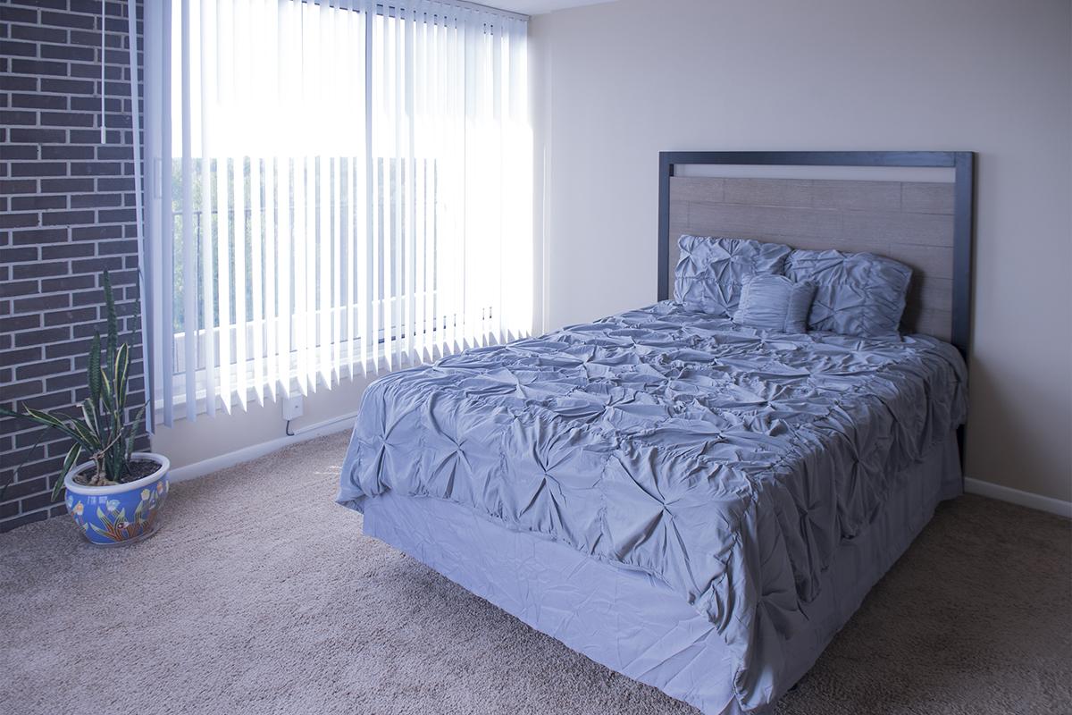 ELEGANT BEDROOM AT THE PERCH ON LAKE