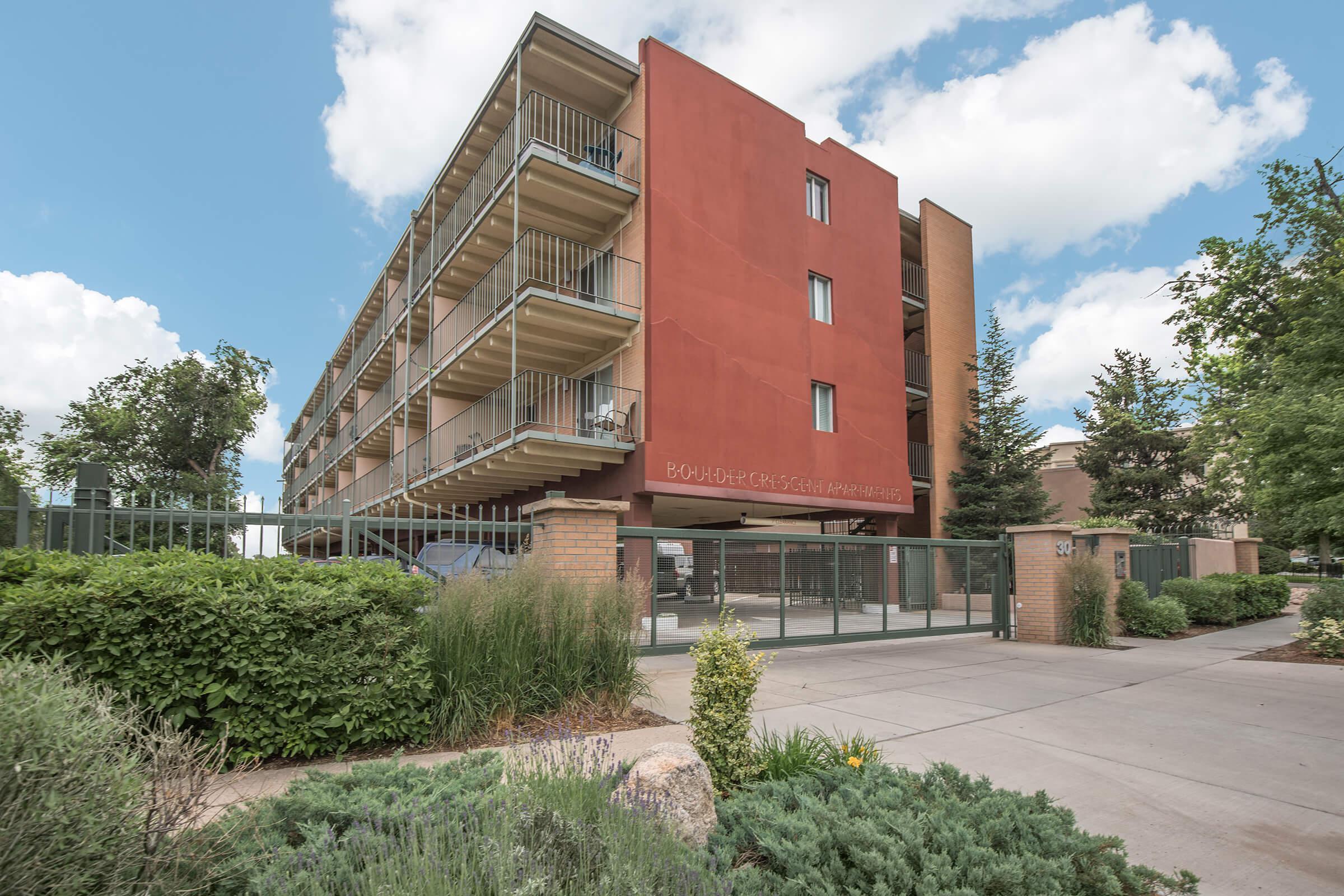 WELCOME HOME TO BOULDER CRESCENT