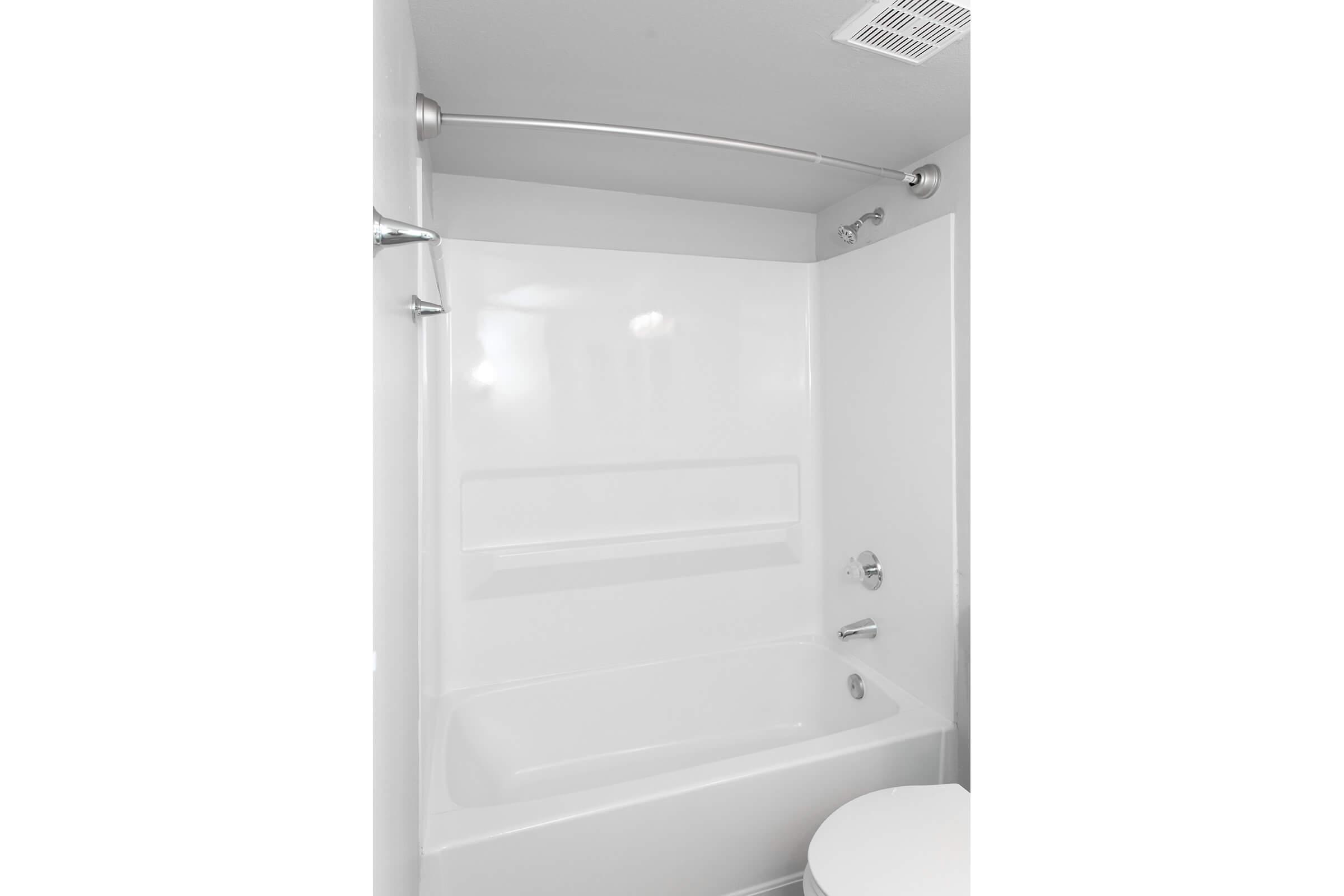 Large clean and modern shower and tub