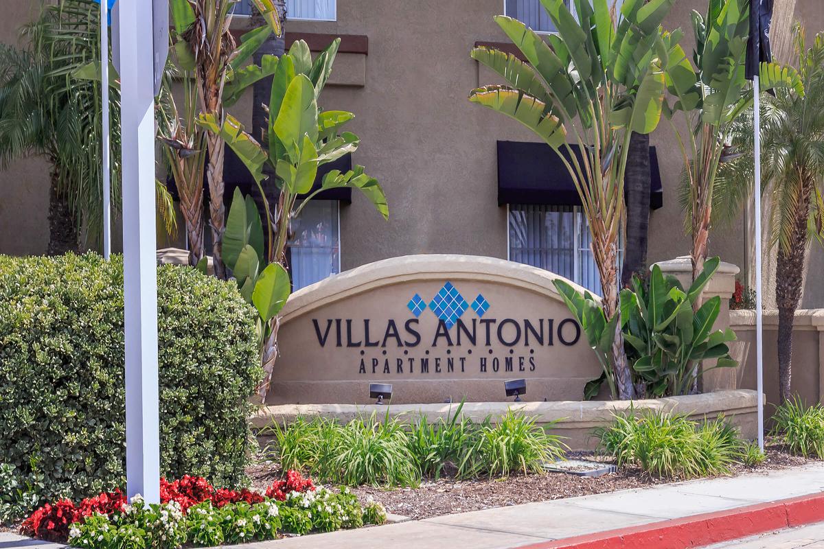 Villas Antonio Apartment Homes monument sign